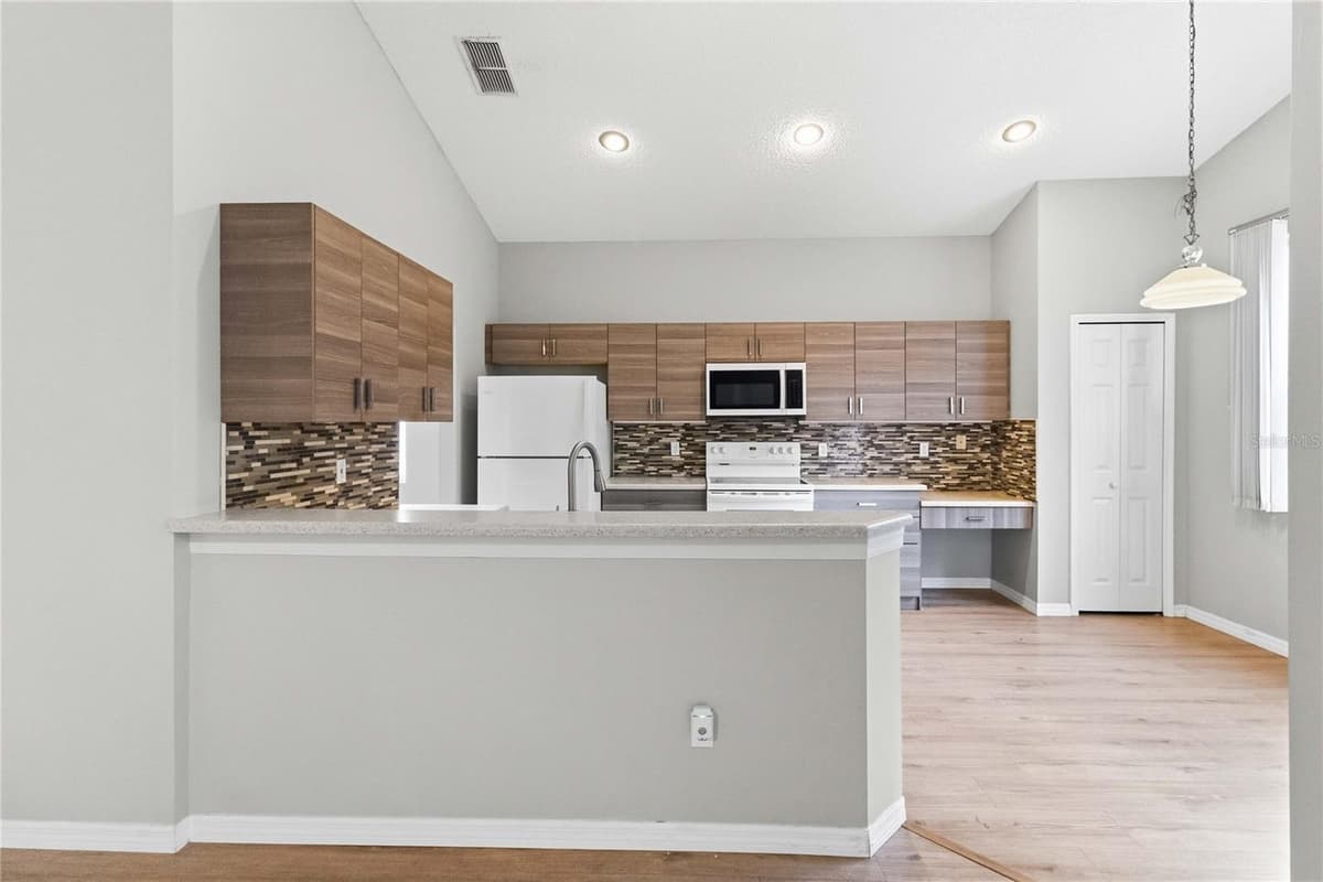 2412 RUNYON CIRCLE — photo 11 of 43