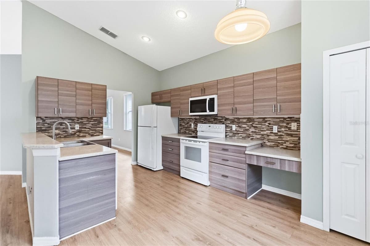 2412 RUNYON CIRCLE — photo 12 of 43