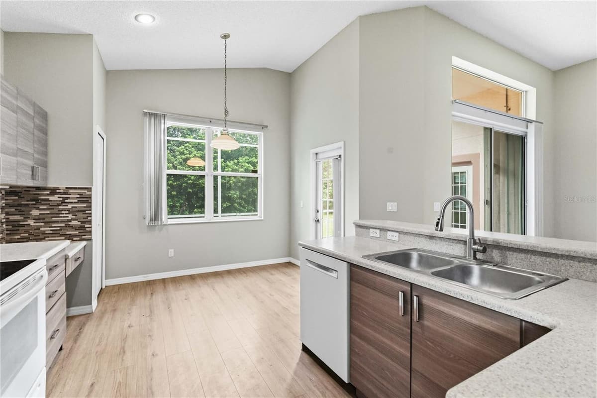 2412 RUNYON CIRCLE — photo 15 of 43