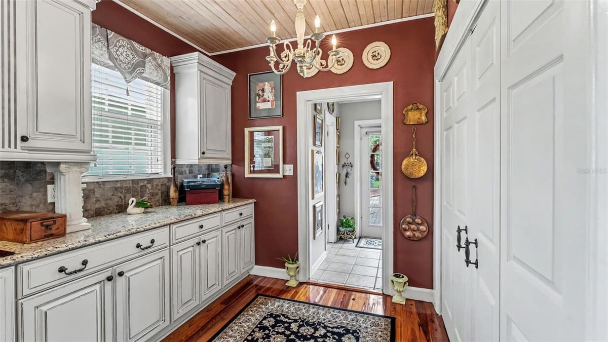 212 KENWITH ROAD — photo 9 of 41