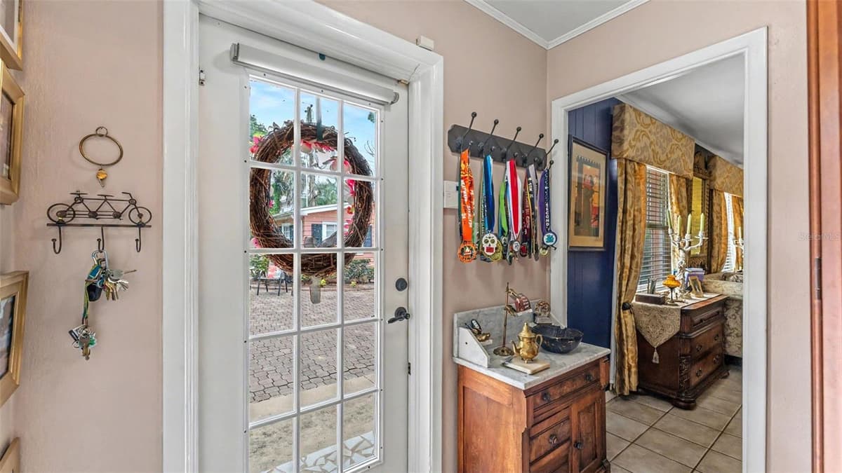 212 KENWITH ROAD — photo 11 of 41
