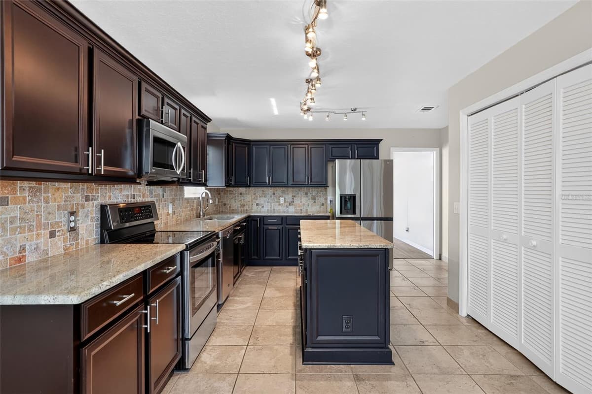 5024 CYPRESS TRACE DRIVE — photo 6 of 14