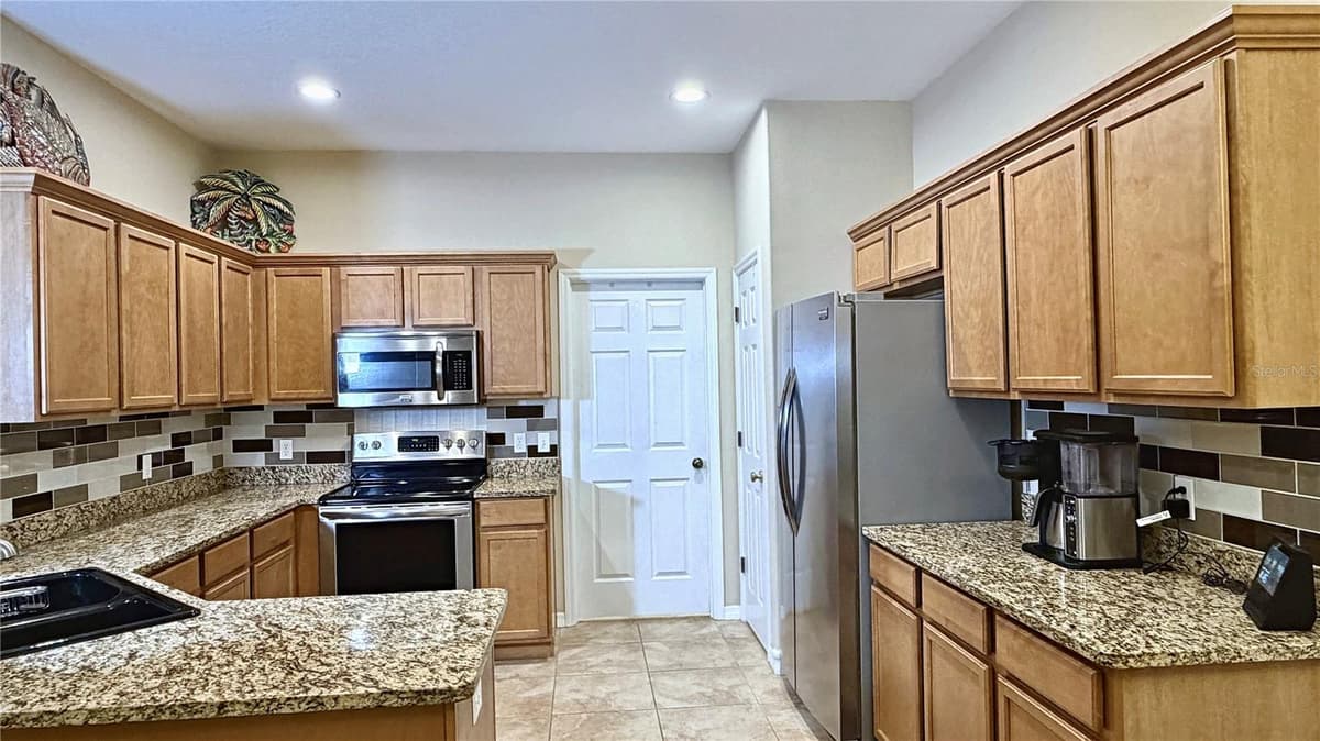 8240 ACADIAN LANE — photo 38 of 43