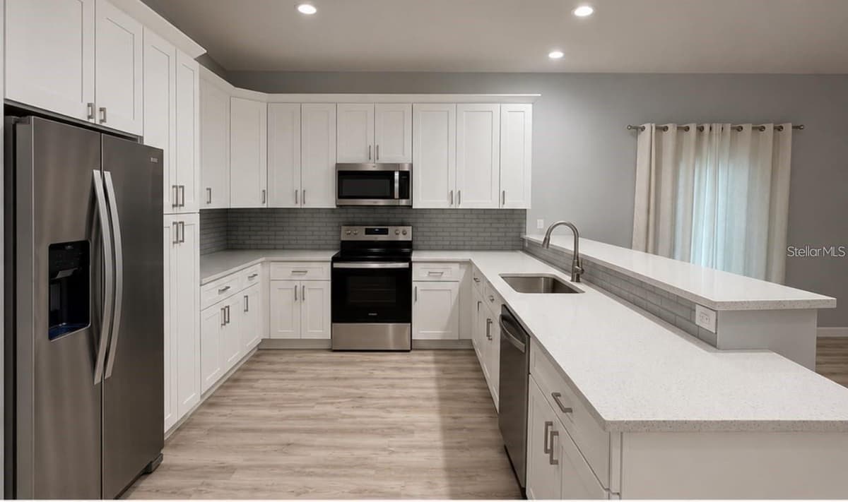 617 HOLMES AVENUE — photo 3 of 9