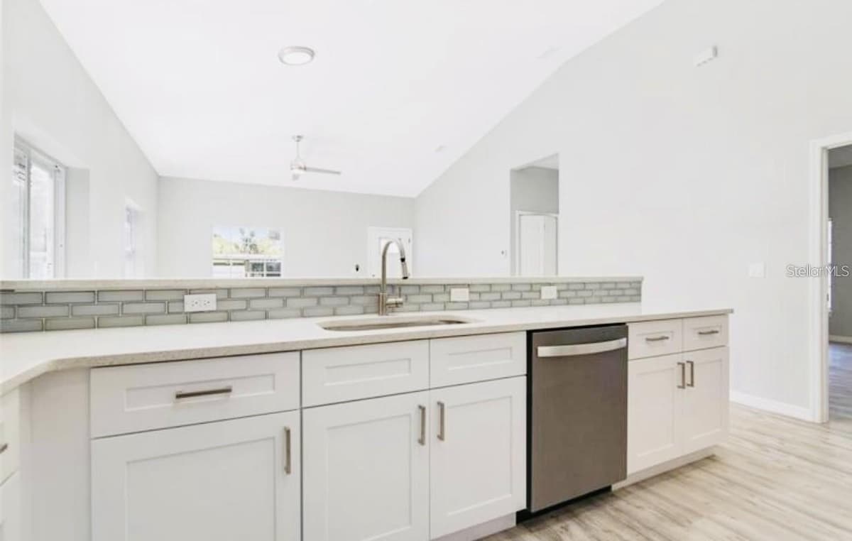 617 HOLMES AVENUE — photo 4 of 9