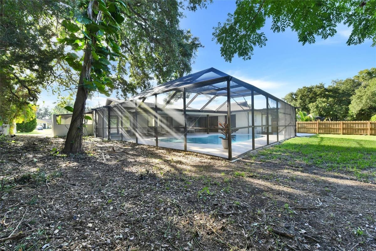 207 DUNBRIDGE DRIVE — photo 37 of 40