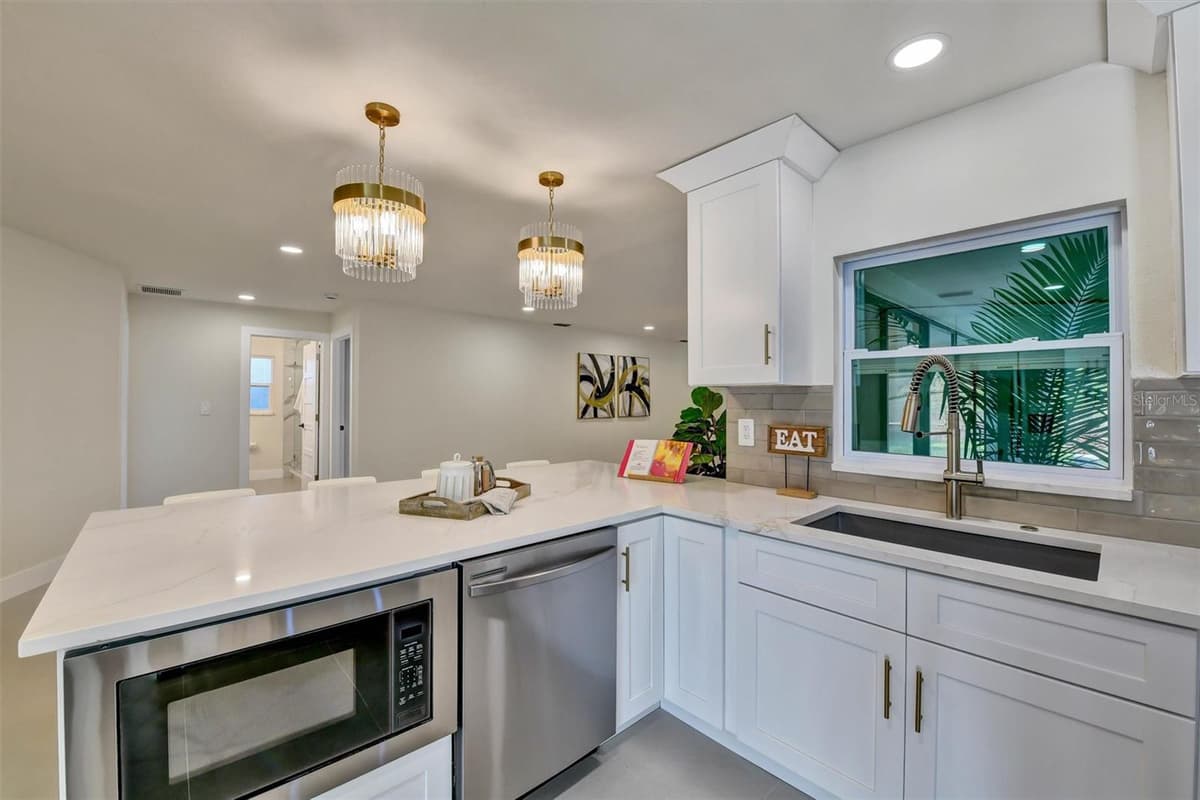 207 DUNBRIDGE DRIVE — photo 8 of 40