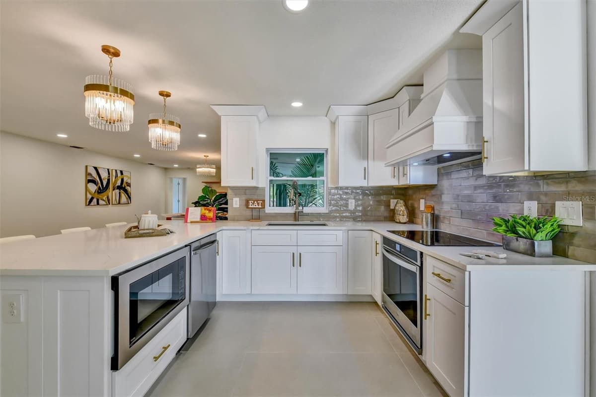 207 DUNBRIDGE DRIVE — photo 9 of 40