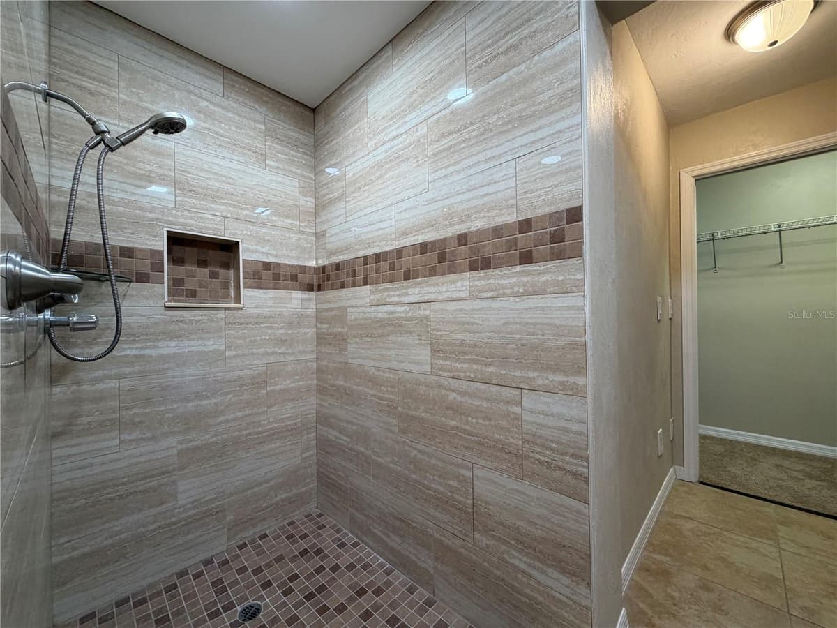 1013 INDIAN OAKS — photo 15 of 25