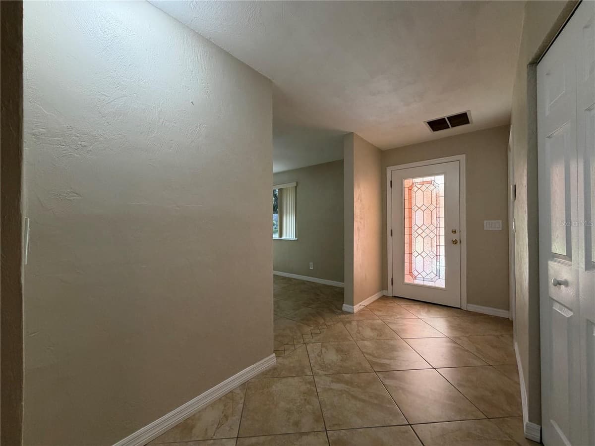 1013 INDIAN OAKS — photo 2 of 25