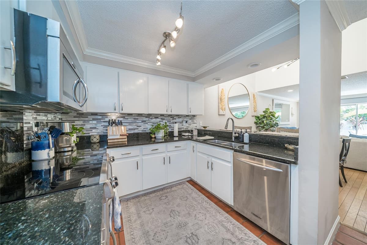 2939 KNIGHTS AVENUE — photo 3 of 55