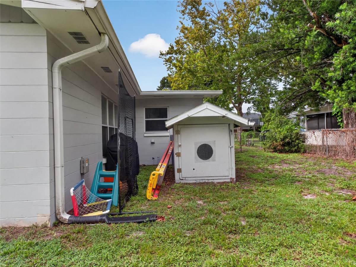 1146 DONALD AVENUE — photo 41 of 46