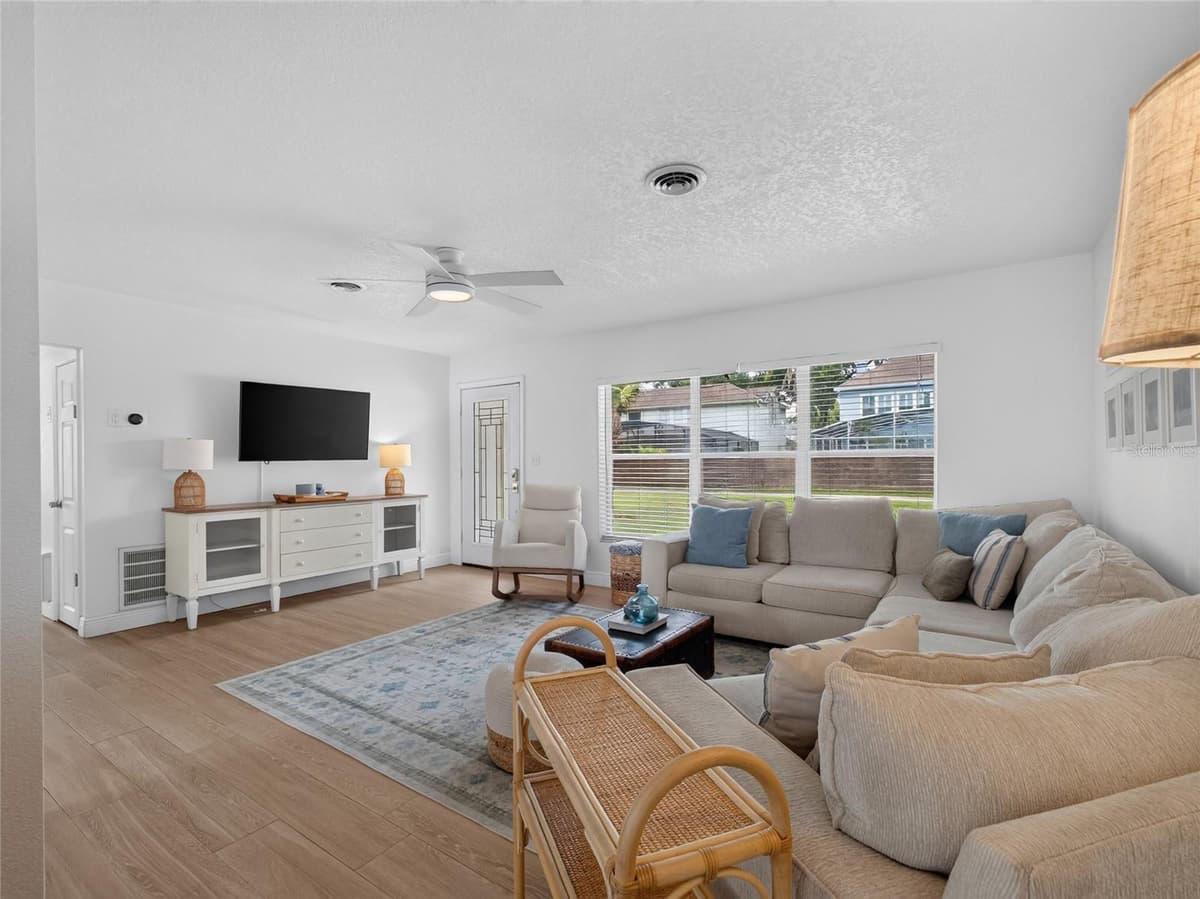 1146 DONALD AVENUE — photo 15 of 46