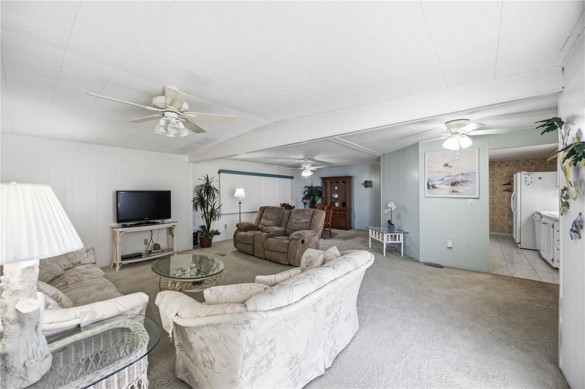 16 GRANADA PLAZA — photo 11 of 37