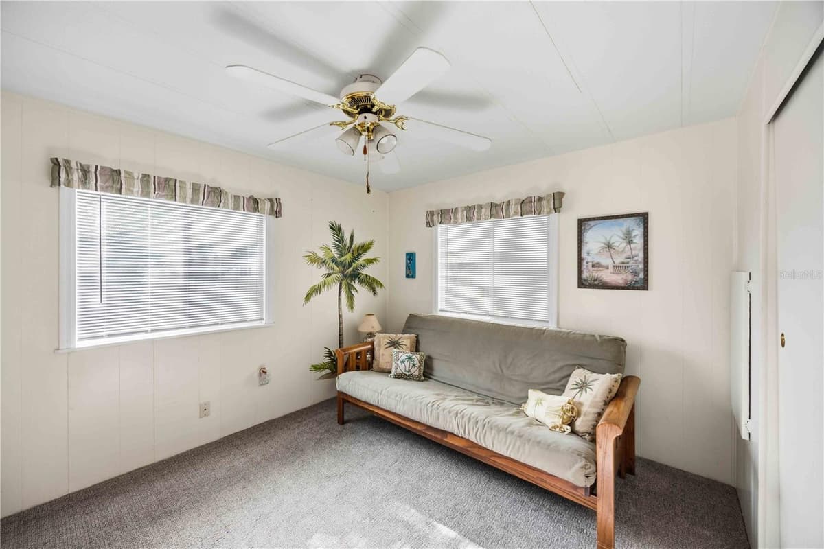 16 GRANADA PLAZA — photo 17 of 37