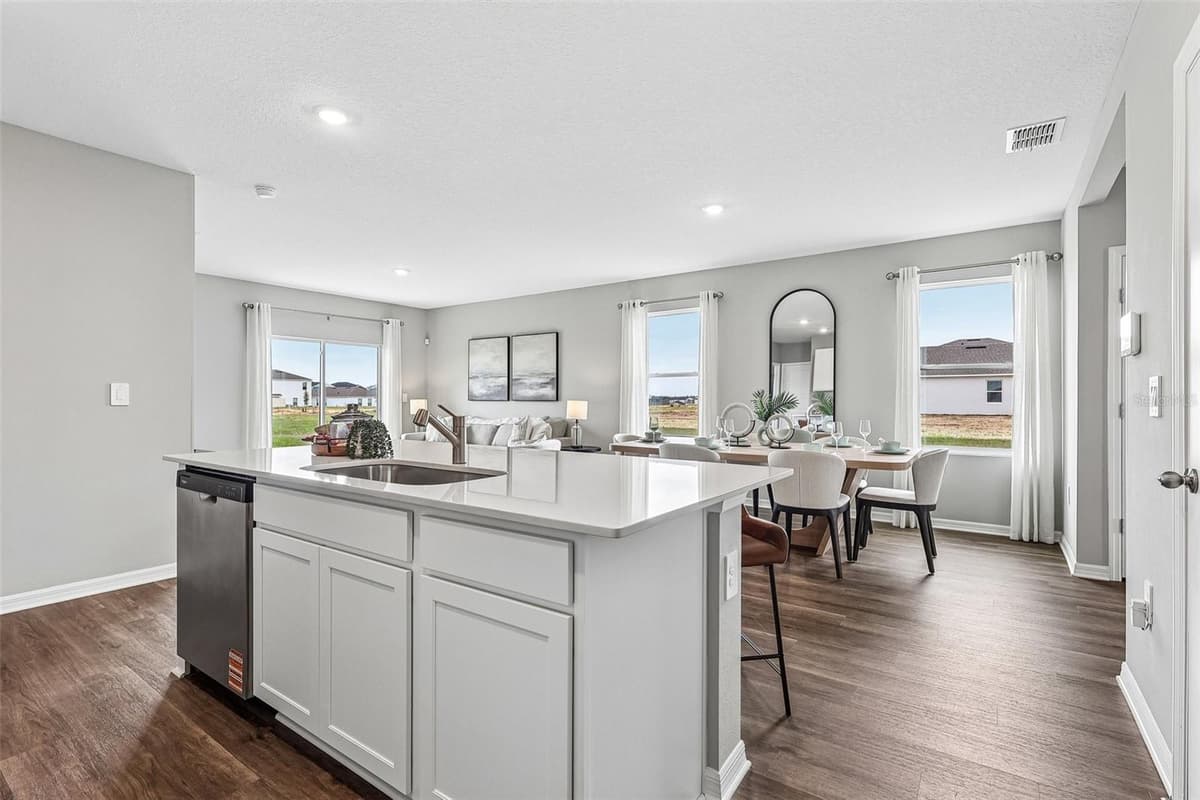 1511 LAS PALMAS STREET — photo 11 of 37