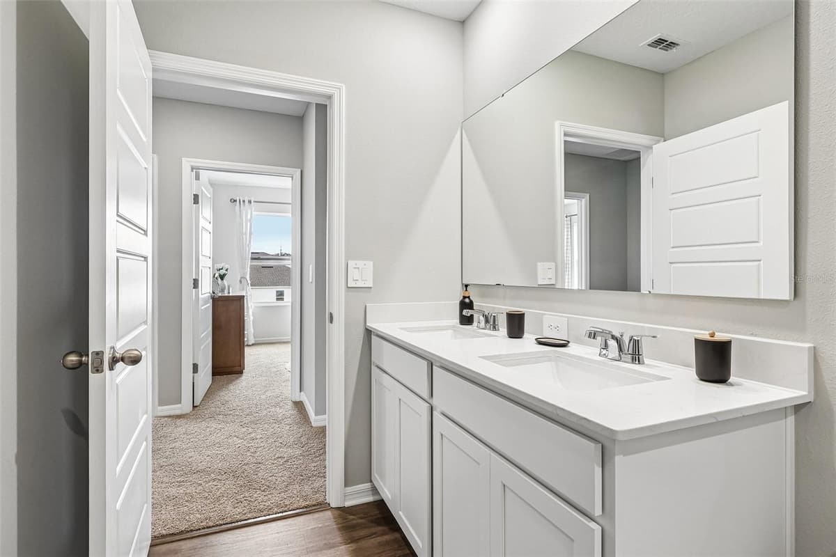 1511 LAS PALMAS STREET — photo 32 of 37