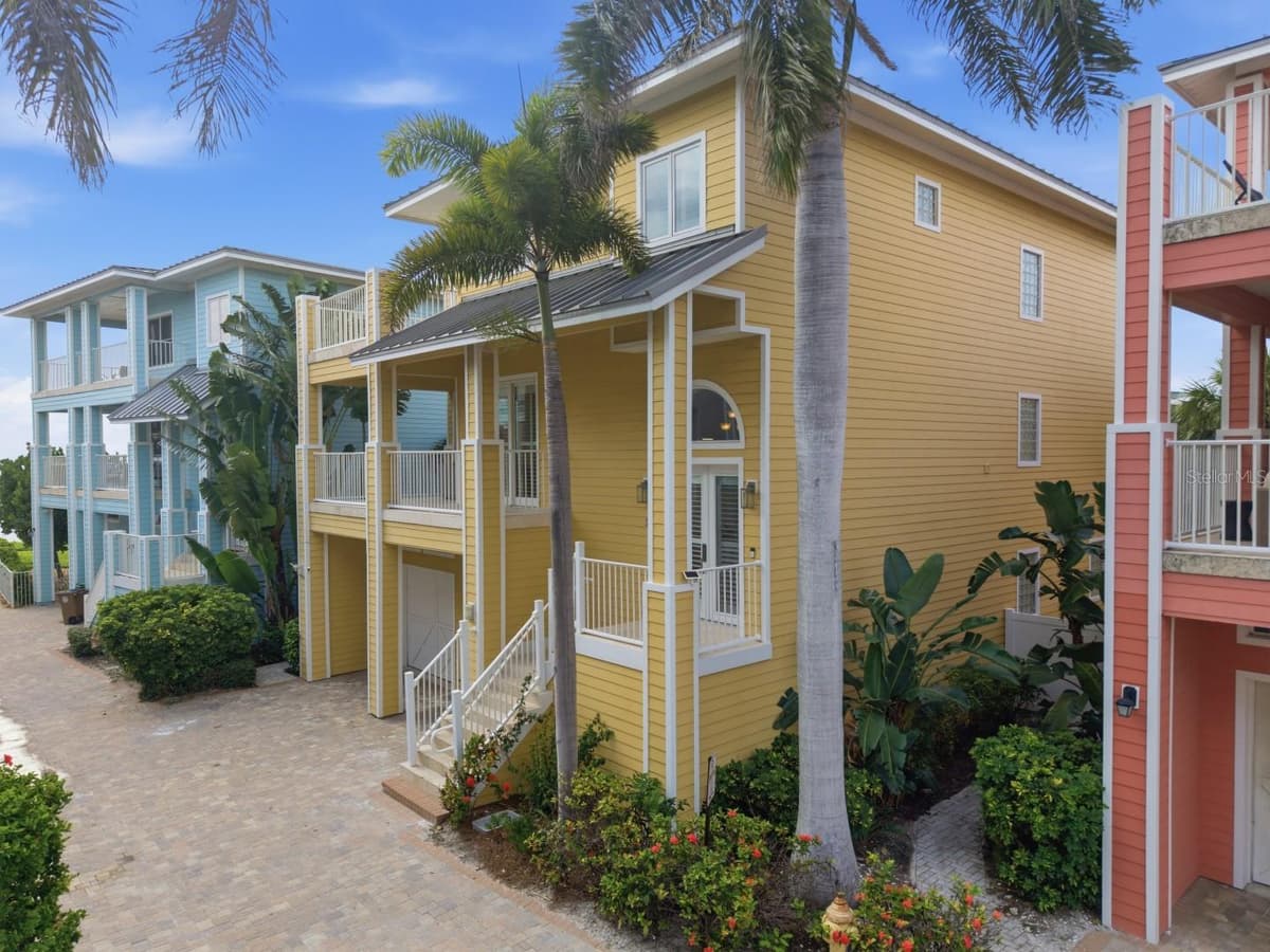 2718 GULF BOULEVARD — photo 7 of 82