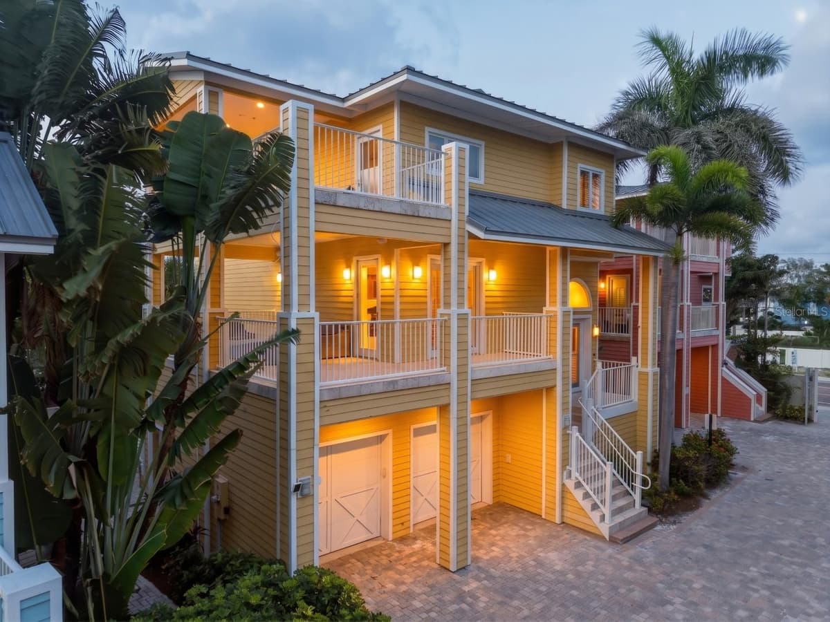 2718 GULF BOULEVARD — photo 2 of 82