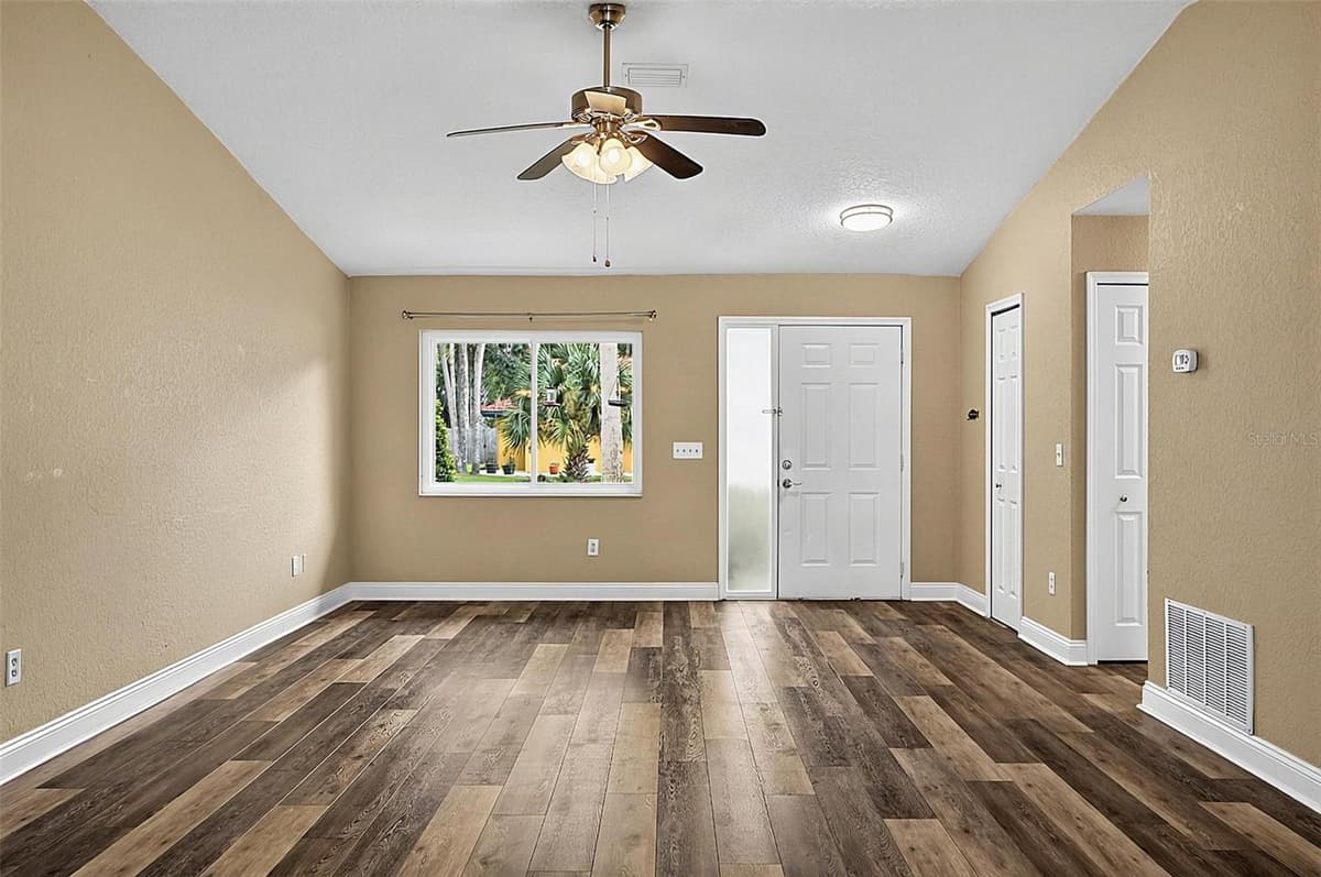 43 BAY SPRING PLACE — photo 10 of 71
