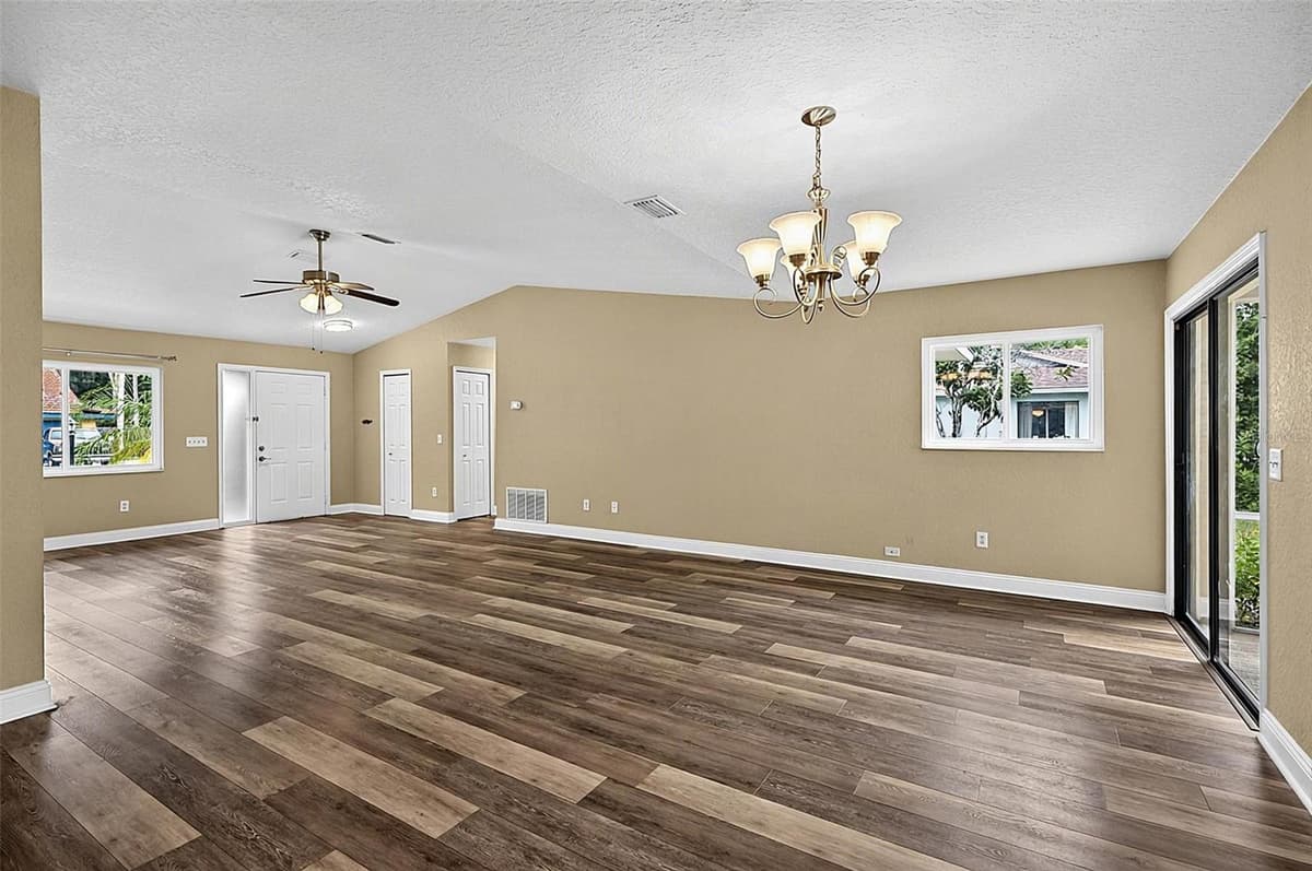 43 BAY SPRING PLACE — photo 6 of 71