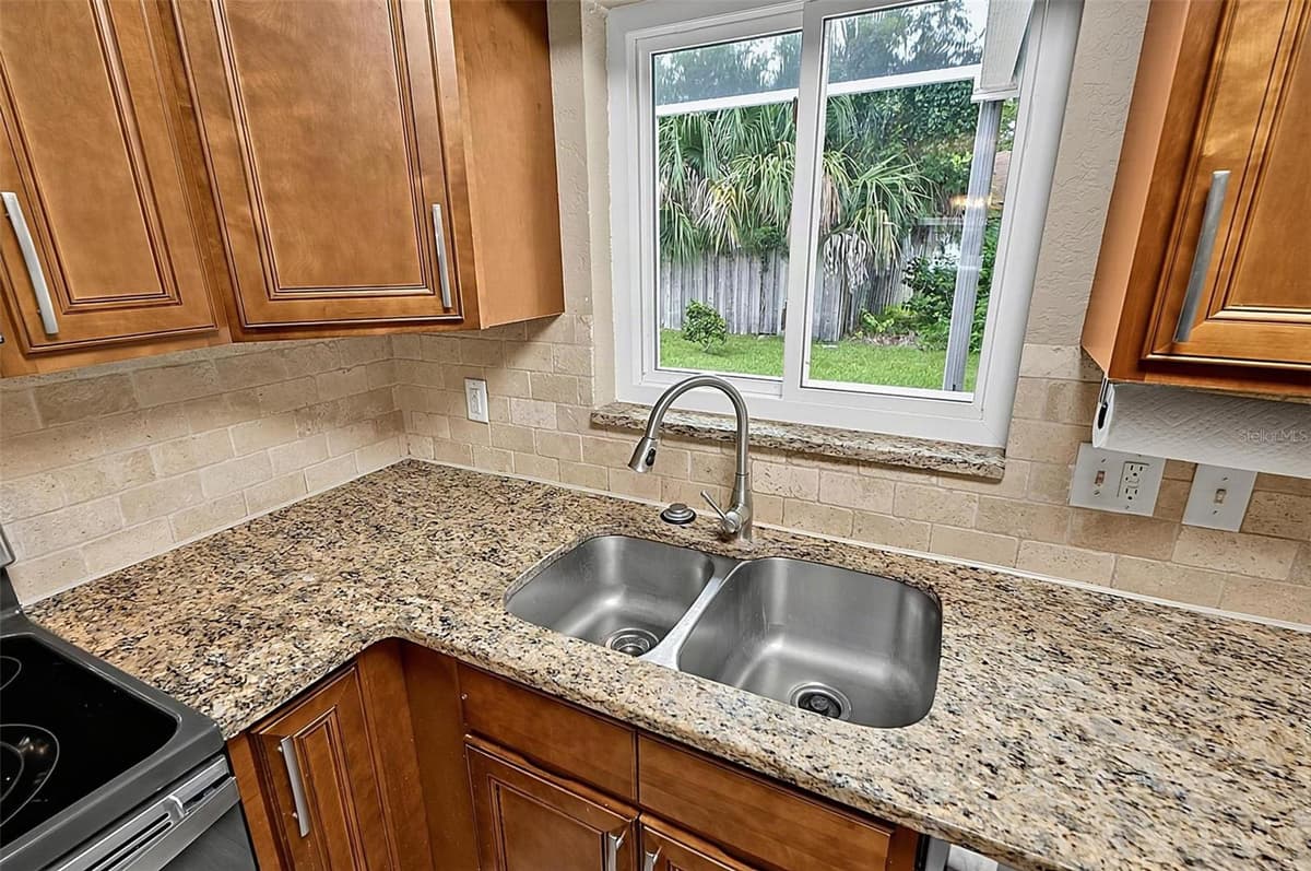 43 BAY SPRING PLACE — photo 16 of 71