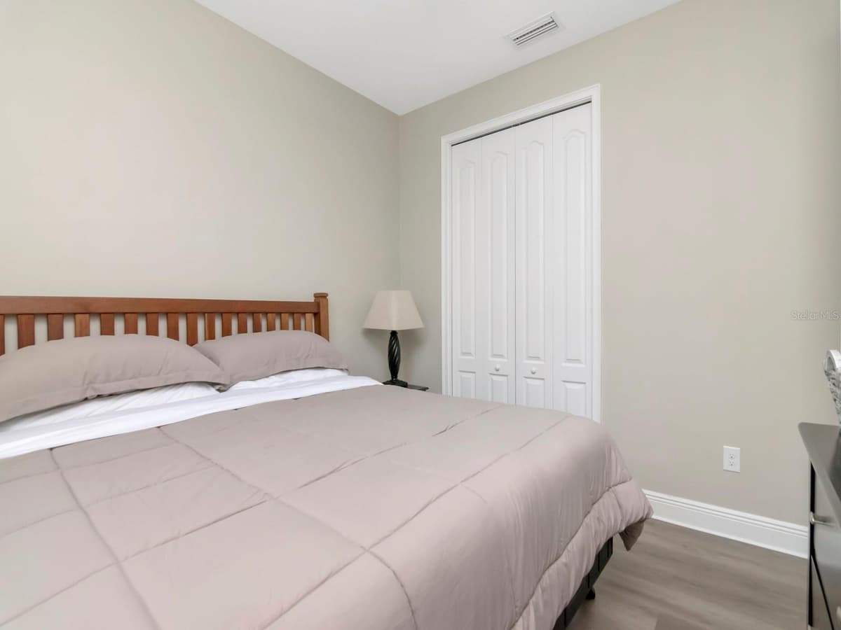 8213 SUMMER BROOK COURT — photo 9 of 40