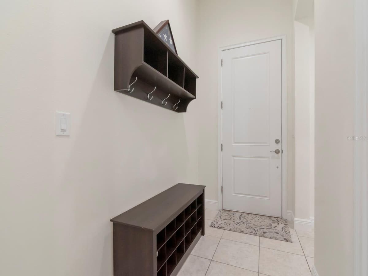 8213 SUMMER BROOK COURT — photo 4 of 40