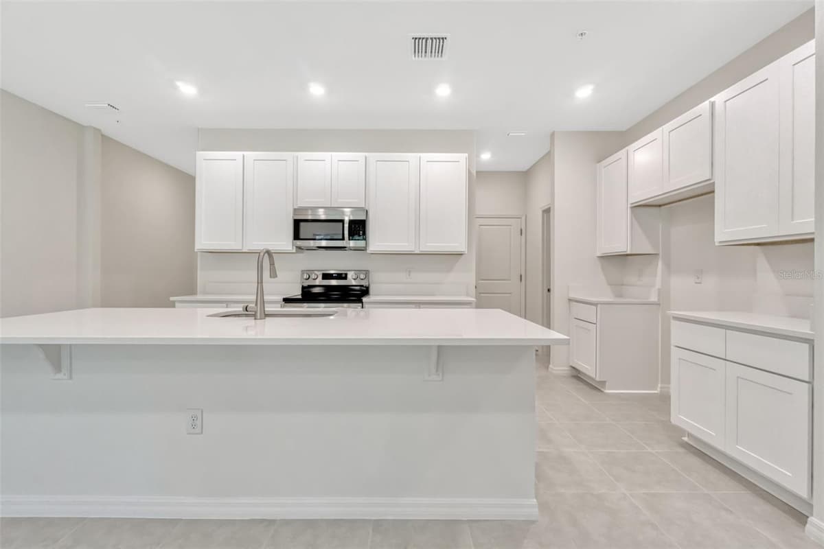 5213 LUISA COURT — photo 3 of 21