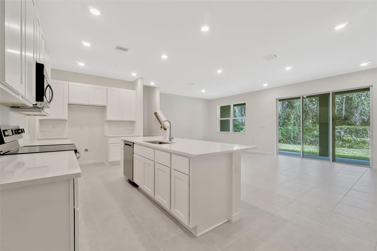 5213 LUISA COURT — photo 2 of 21