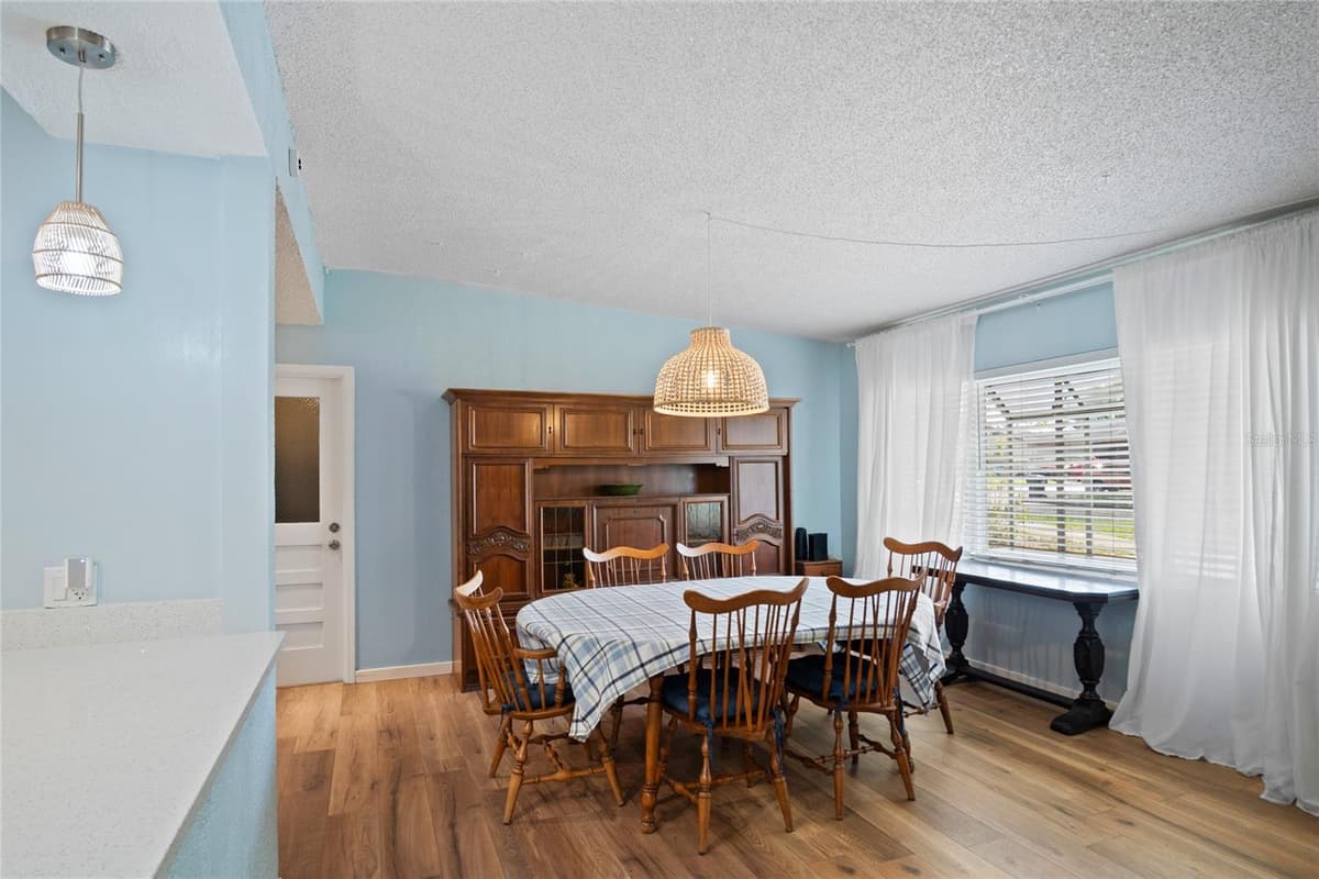 1840 POWERS DRIVE — photo 6 of 38
