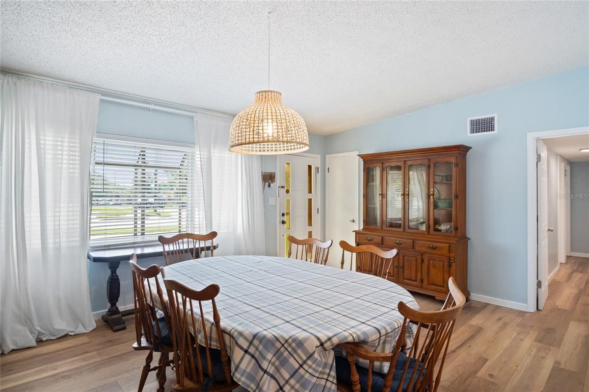 1840 POWERS DRIVE — photo 7 of 38