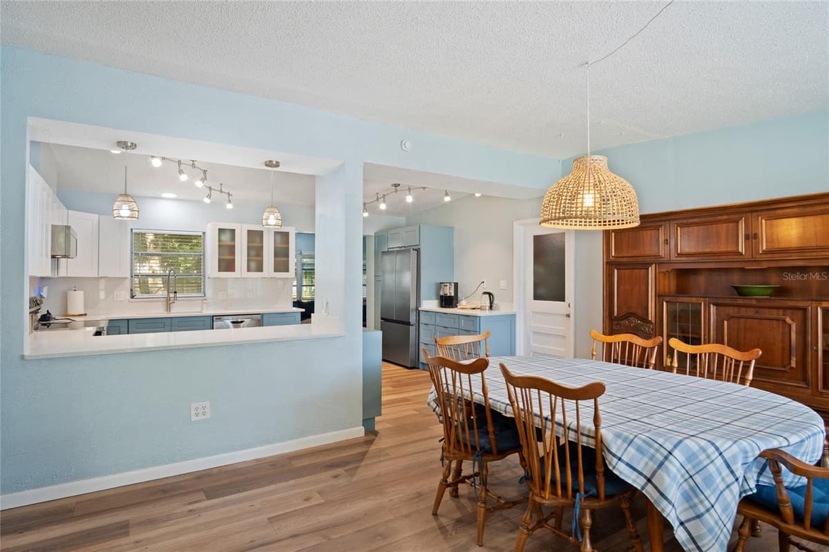 1840 POWERS DRIVE — photo 4 of 38
