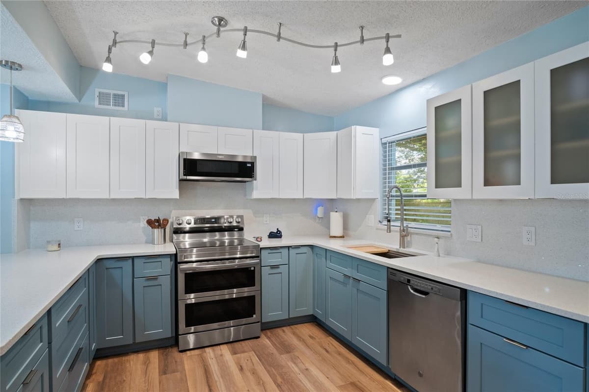 1840 POWERS DRIVE — photo 10 of 38