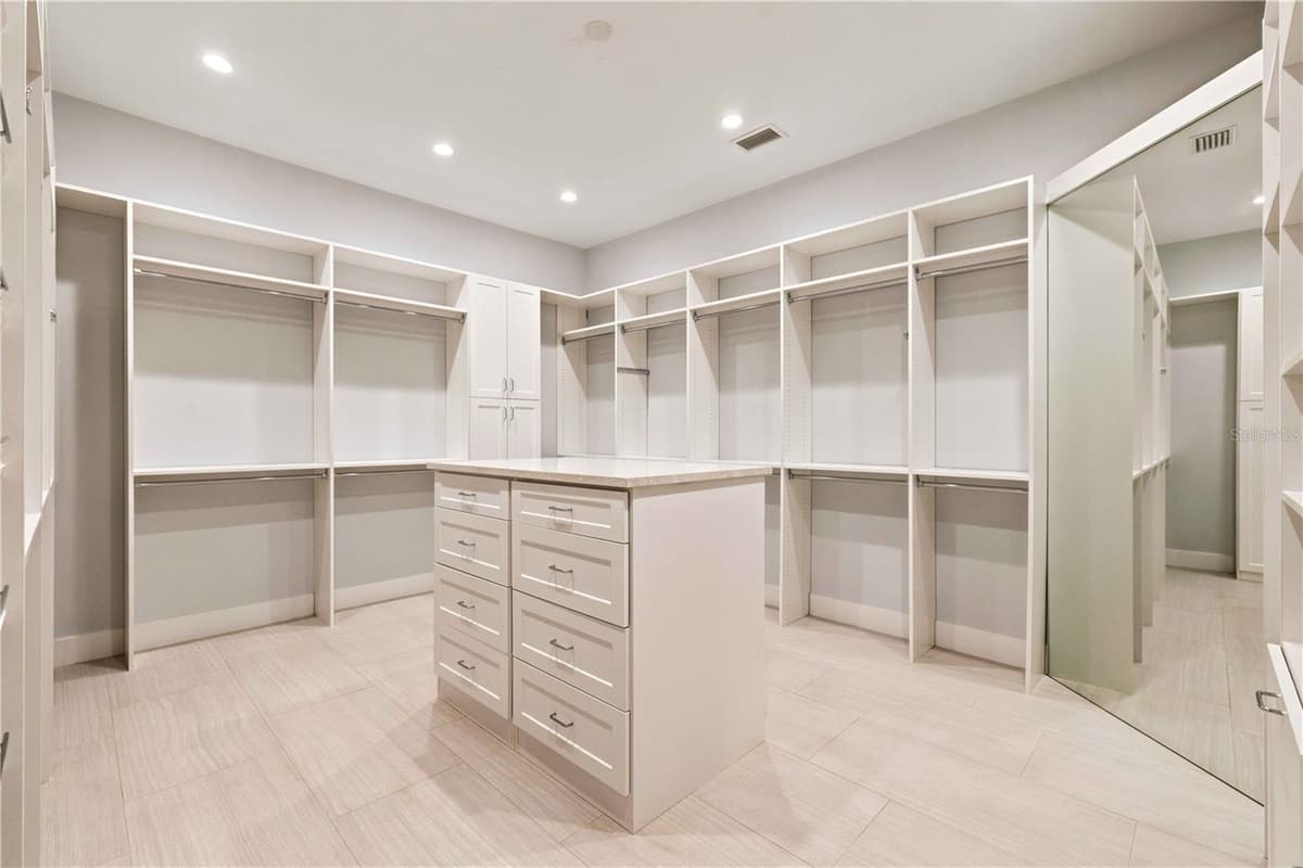 21724 DEER POINTE CROSSING — photo 37 of 46