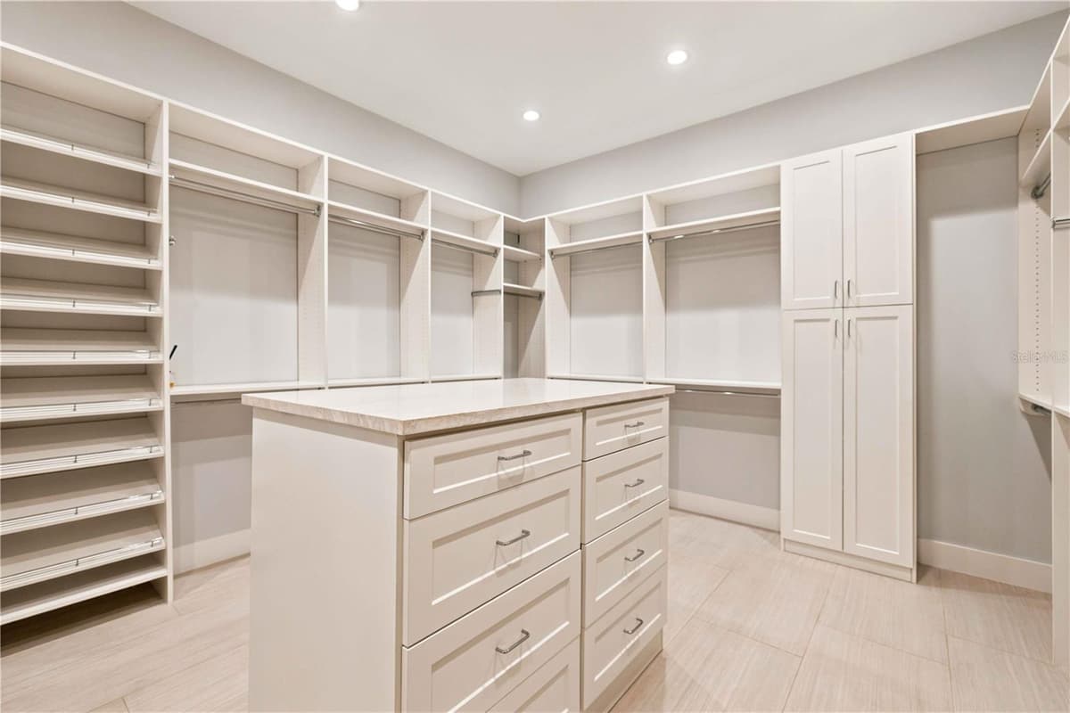 21724 DEER POINTE CROSSING — photo 38 of 46