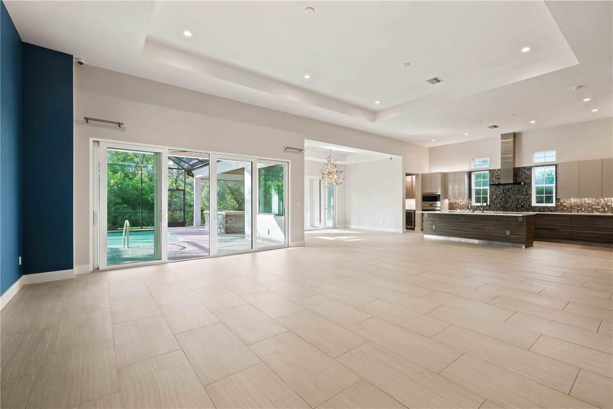 21724 DEER POINTE CROSSING — photo 11 of 46