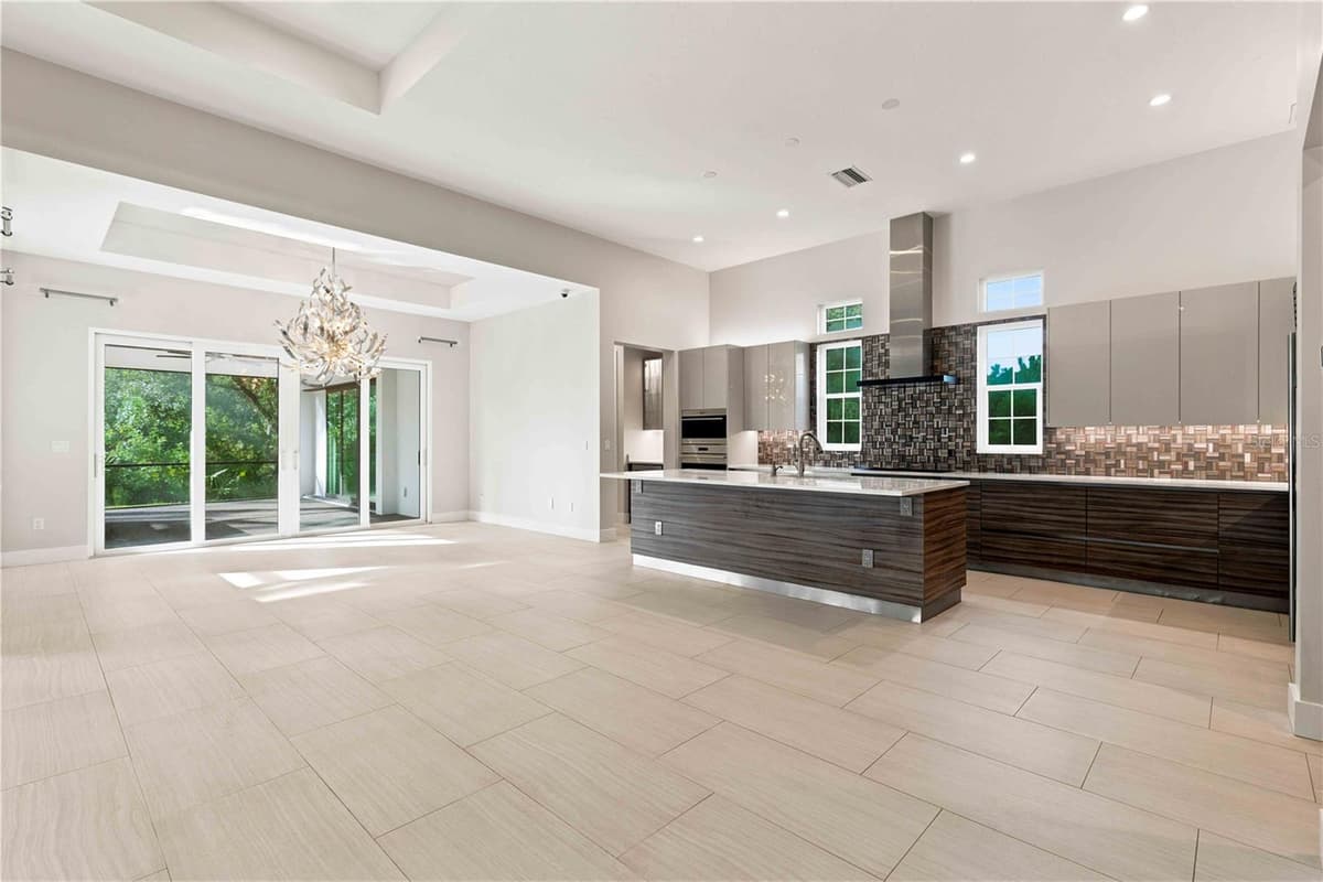21724 DEER POINTE CROSSING — photo 13 of 46