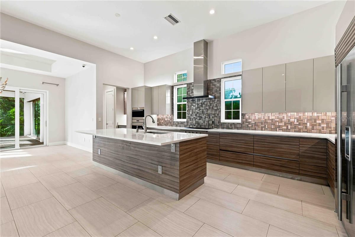 21724 DEER POINTE CROSSING — photo 18 of 46