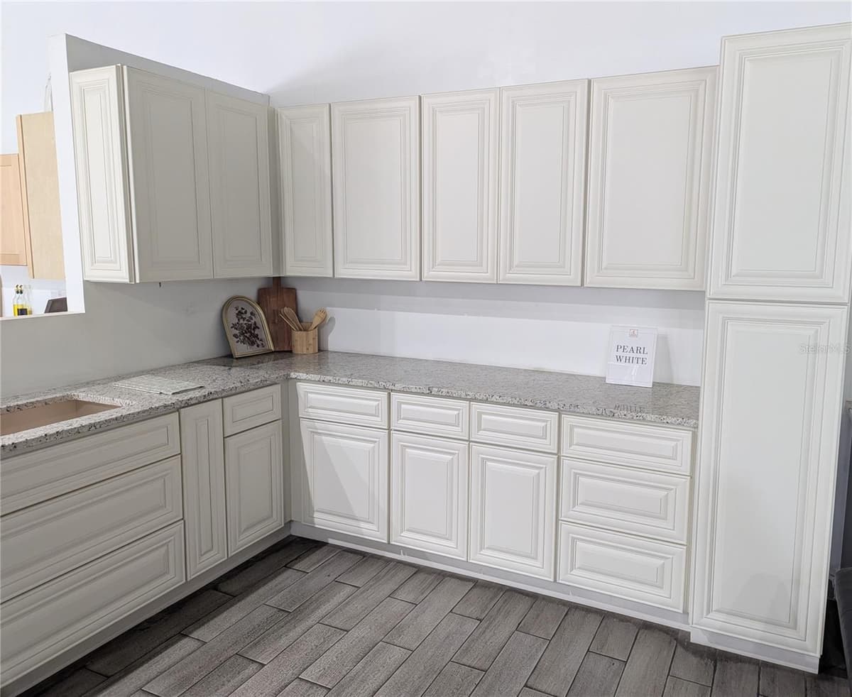104 ROBERTS AVENUE — photo 7 of 14