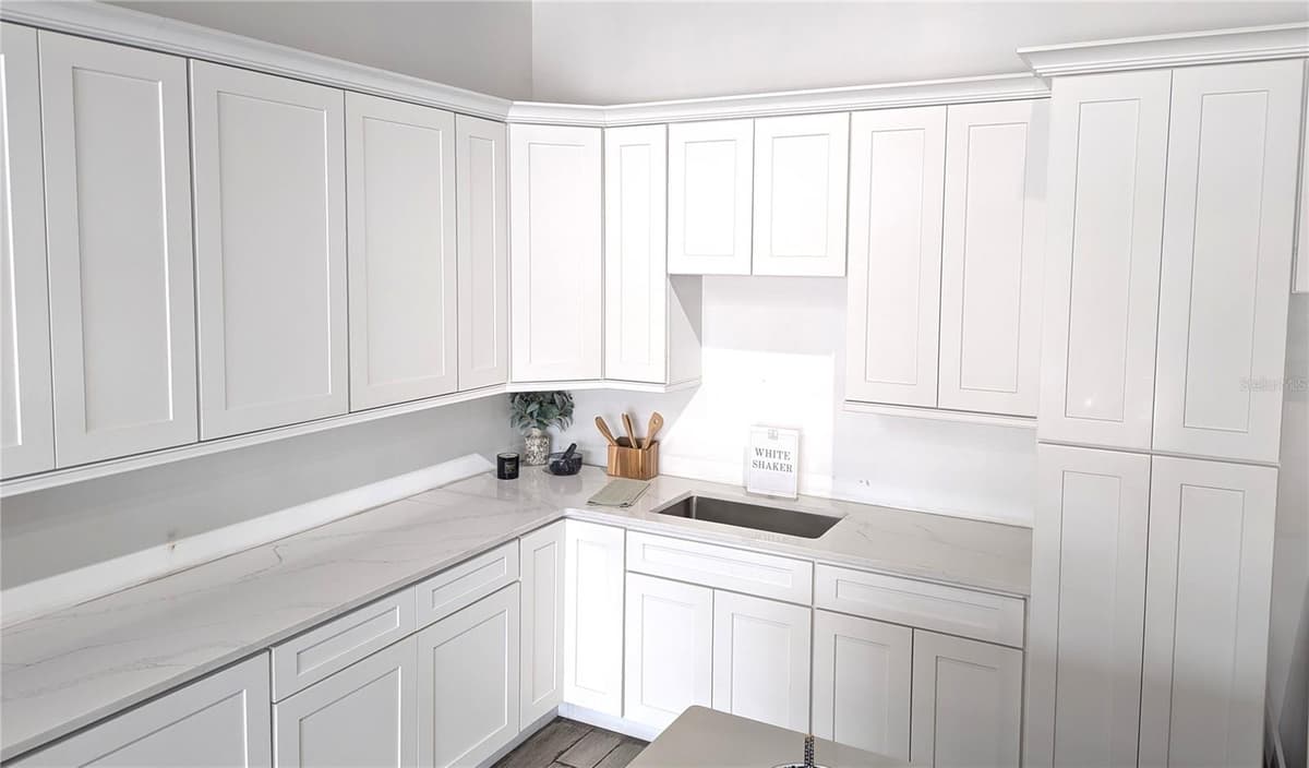 104 ROBERTS AVENUE — photo 6 of 14