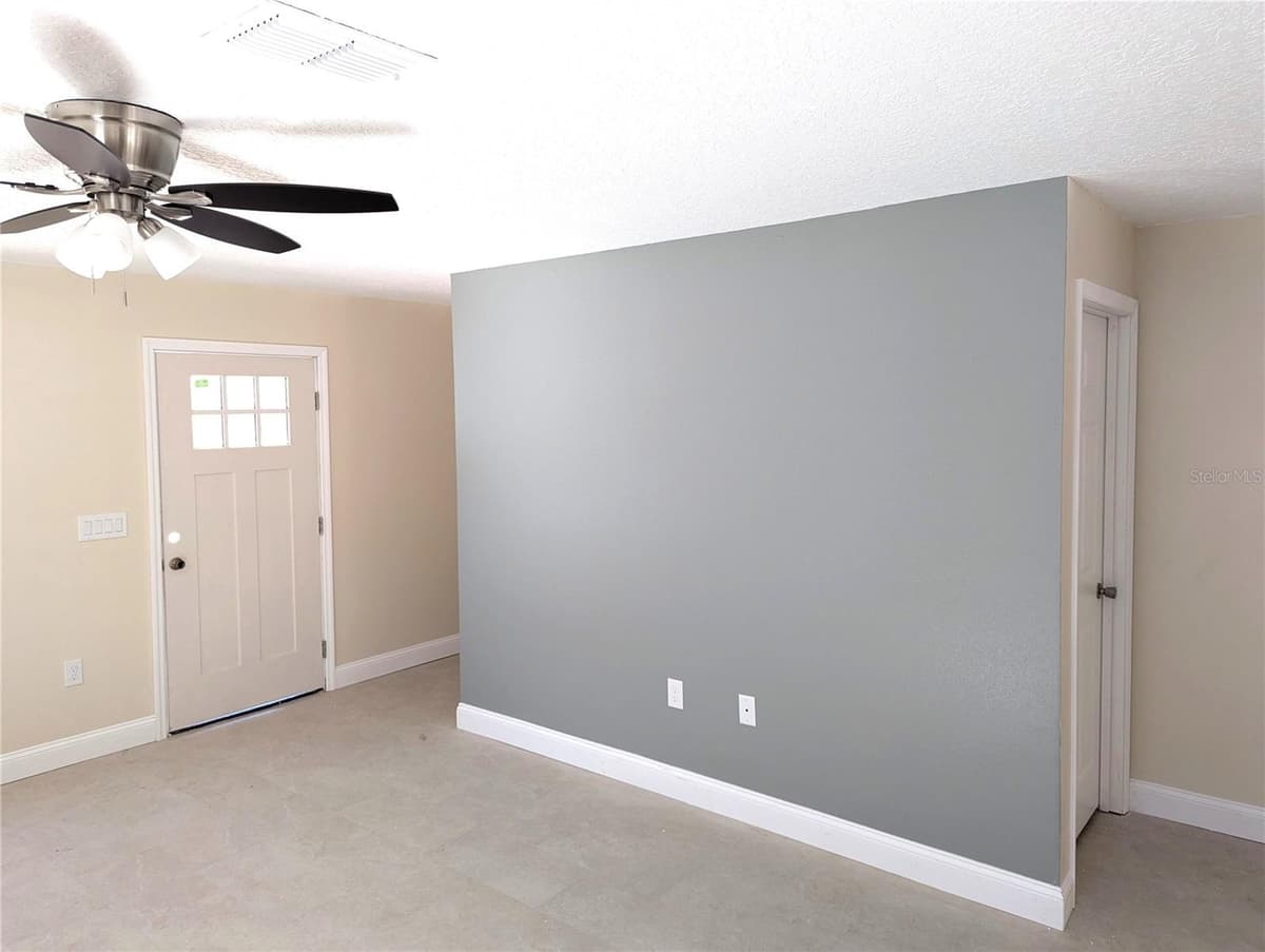104 ROBERTS AVENUE — photo 8 of 14