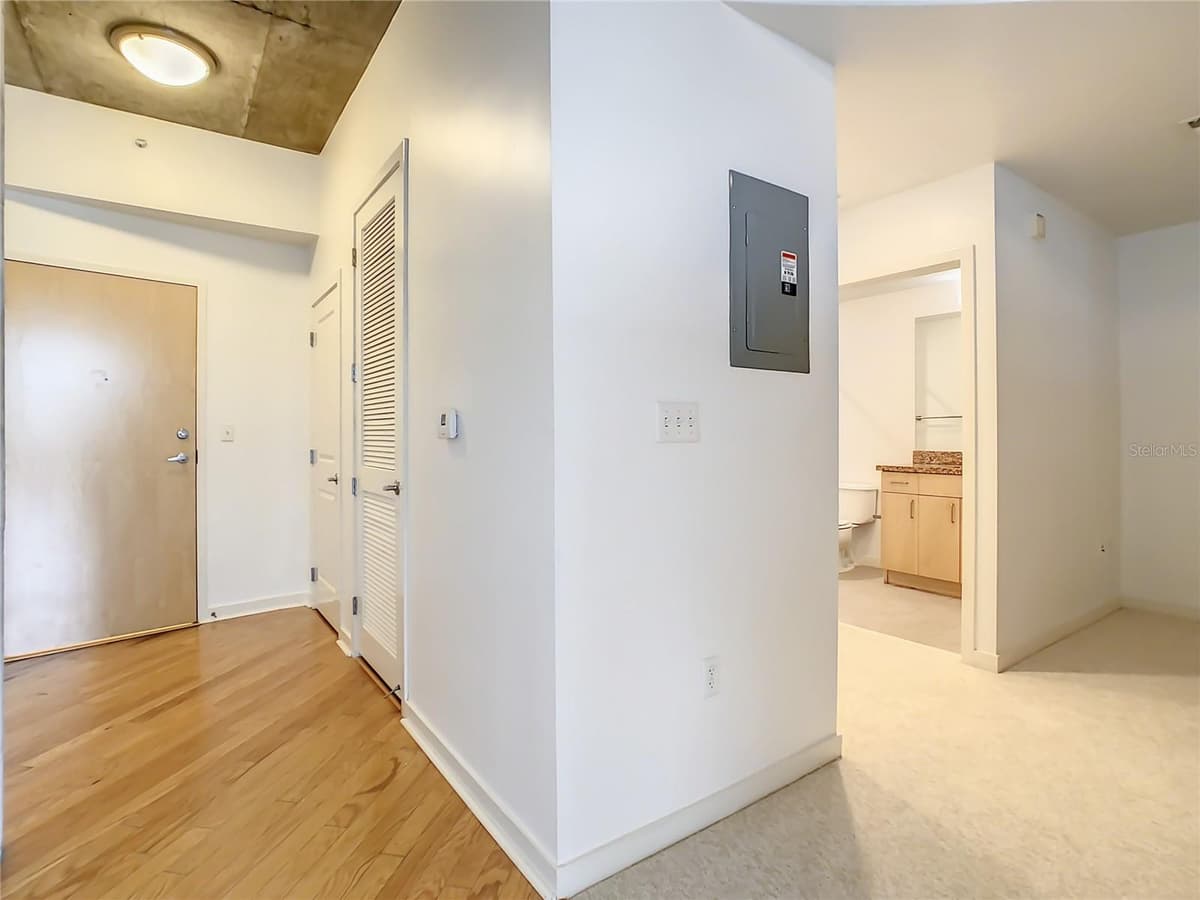 155 COURT AVENUE — photo 8 of 35