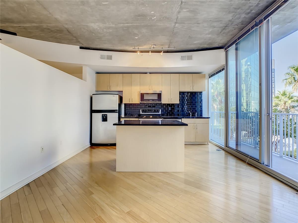 155 COURT AVENUE — photo 25 of 35