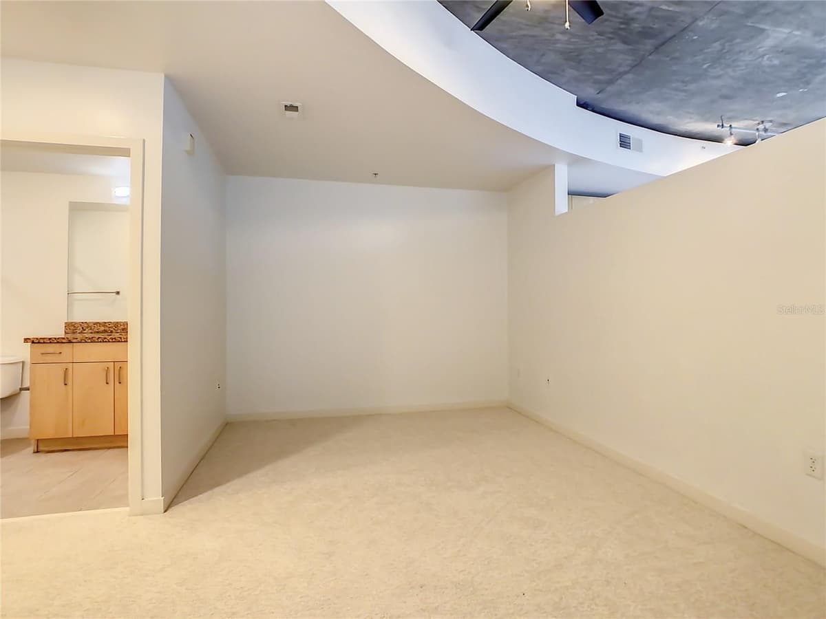 155 COURT AVENUE — photo 11 of 35