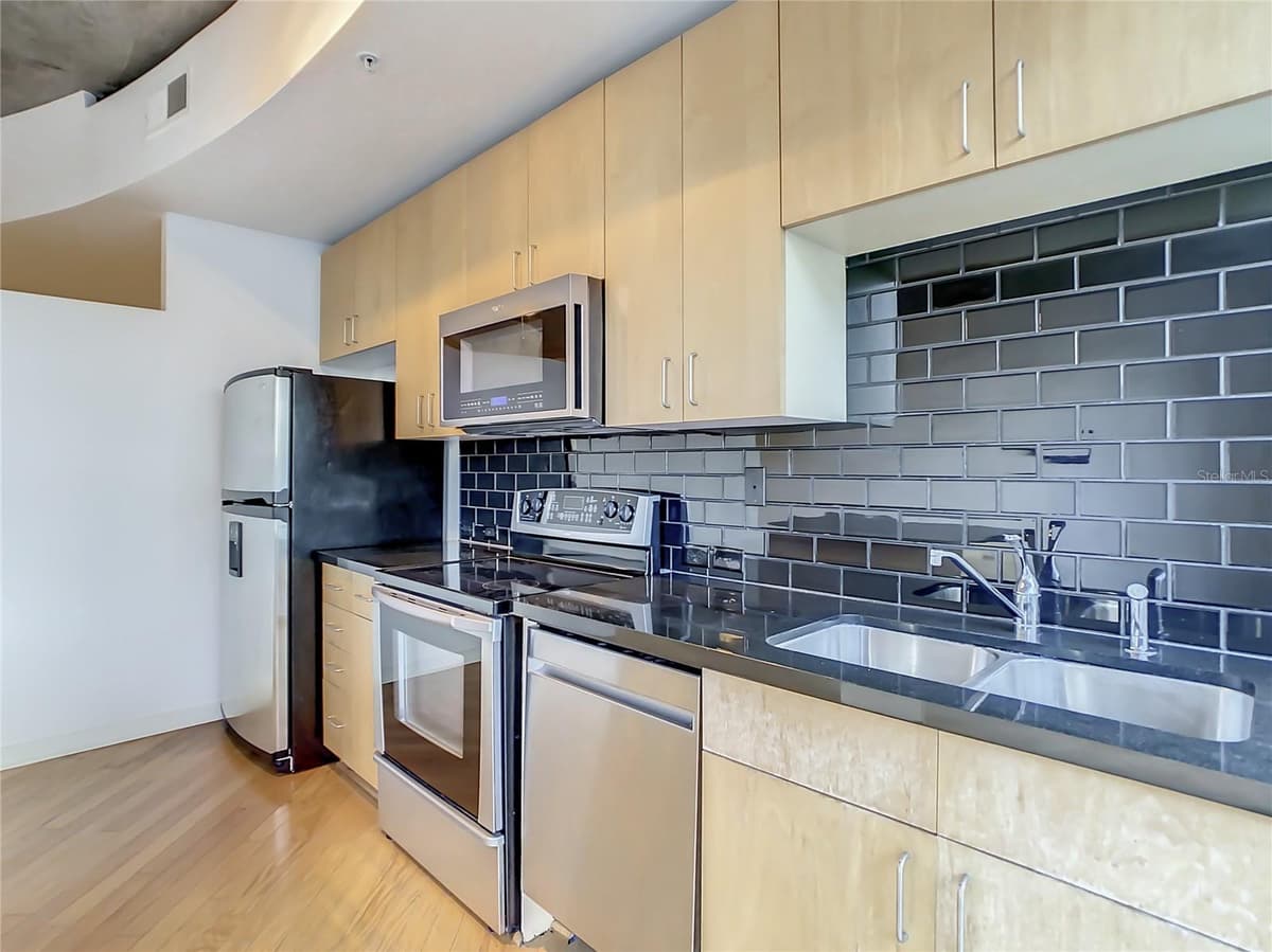 155 COURT AVENUE — photo 28 of 35