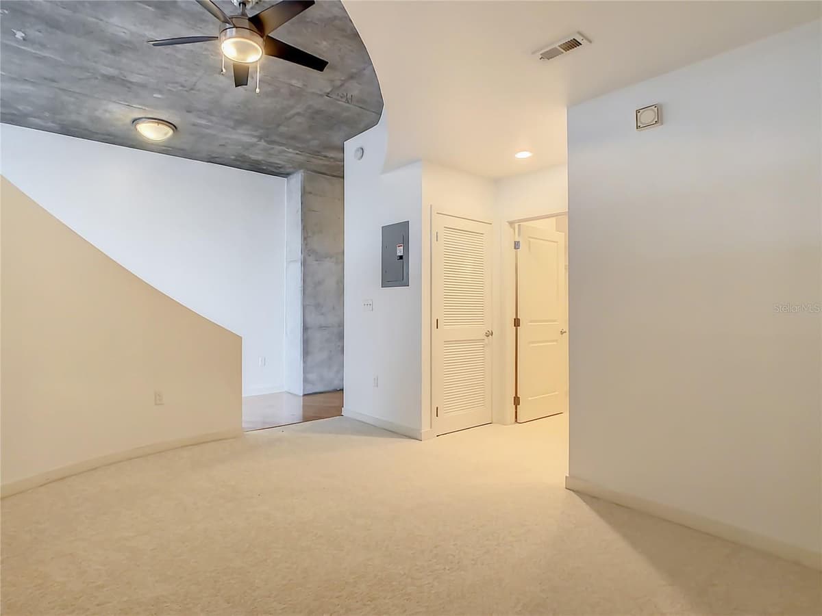 155 COURT AVENUE — photo 12 of 35