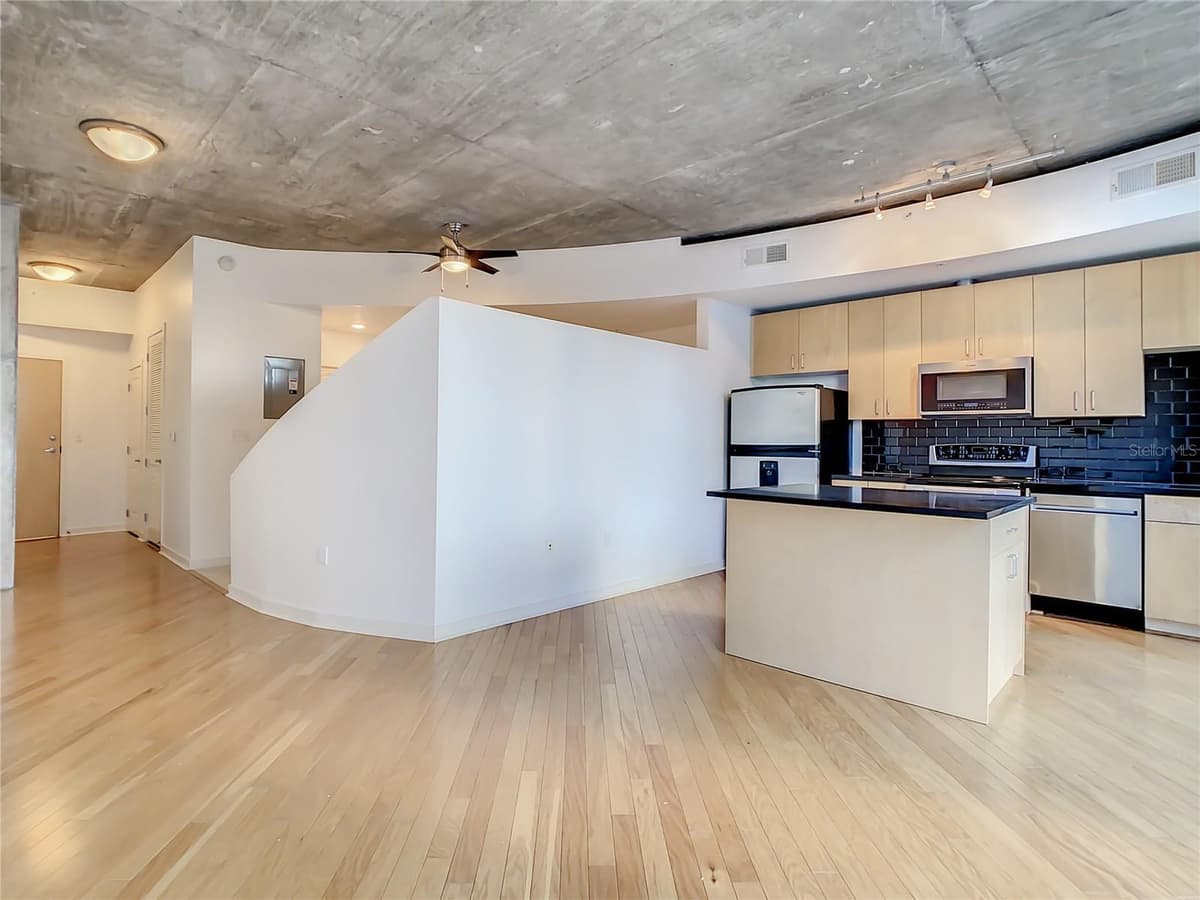 155 COURT AVENUE — photo 22 of 35