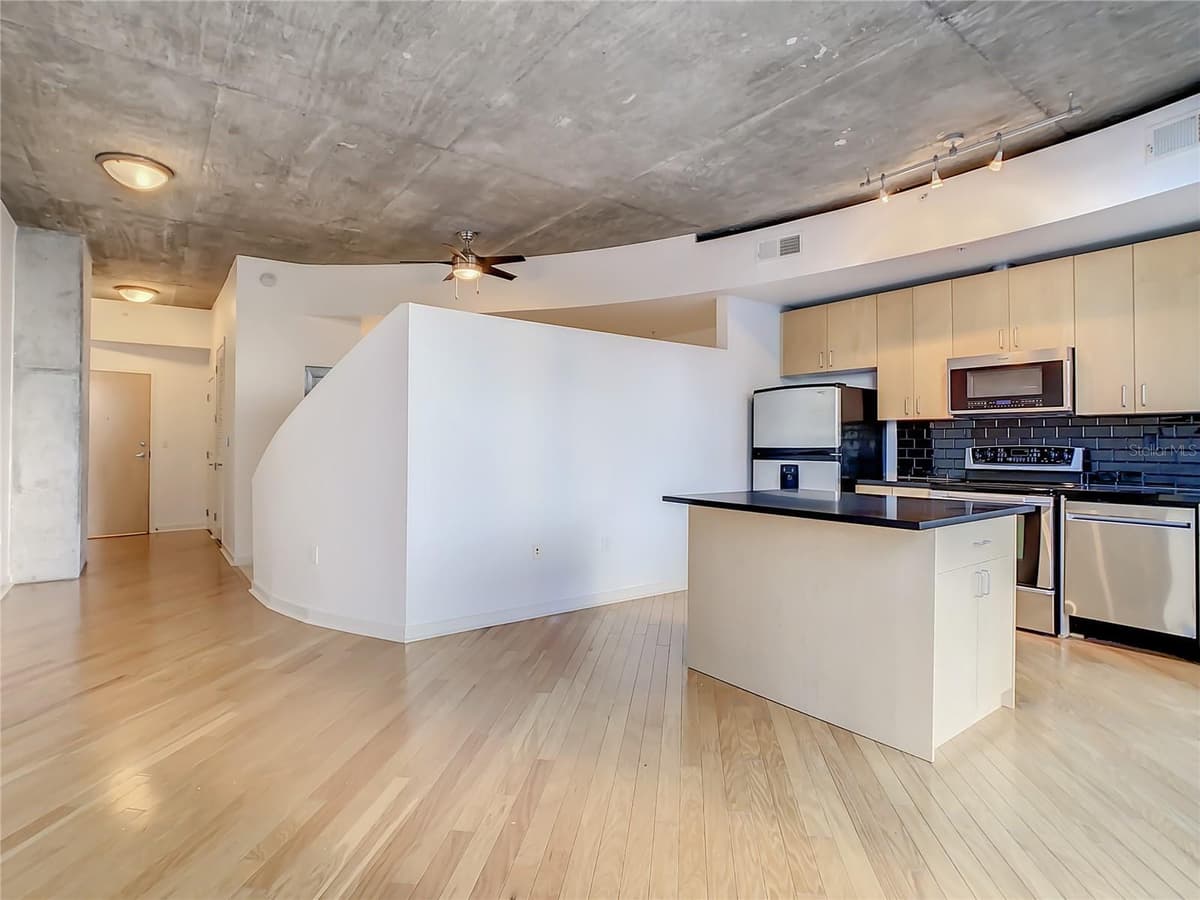 155 COURT AVENUE — photo 21 of 35