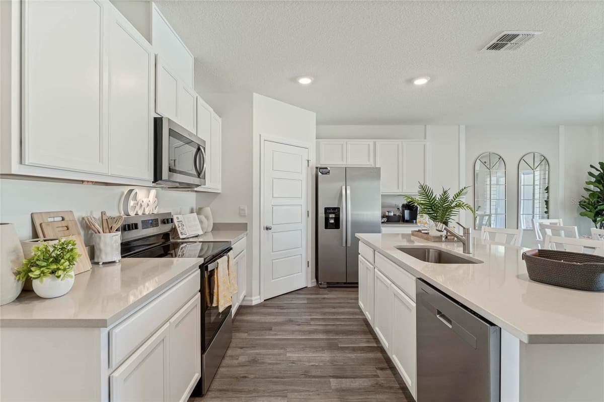 2759 ADELINE AVENUE — photo 4 of 38